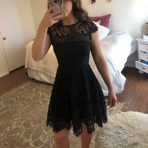 BB DAKOTA Classic lace little black dress!
